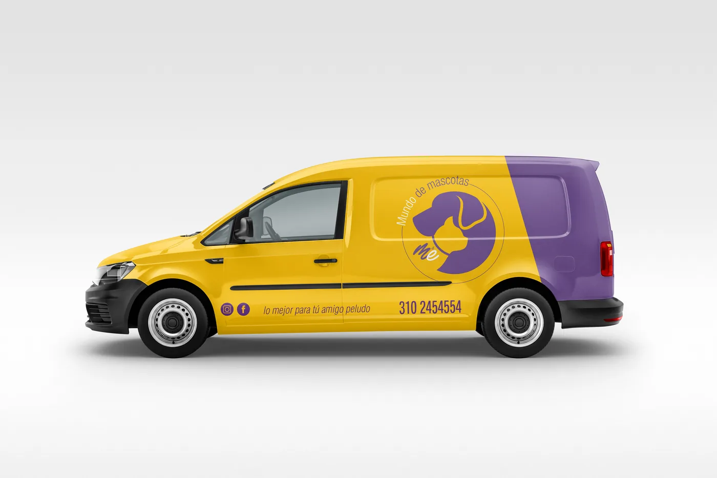 Rotulación vehicular comercial con diseño de marca aplicado sobre automóvil utilitario en colores corporativos