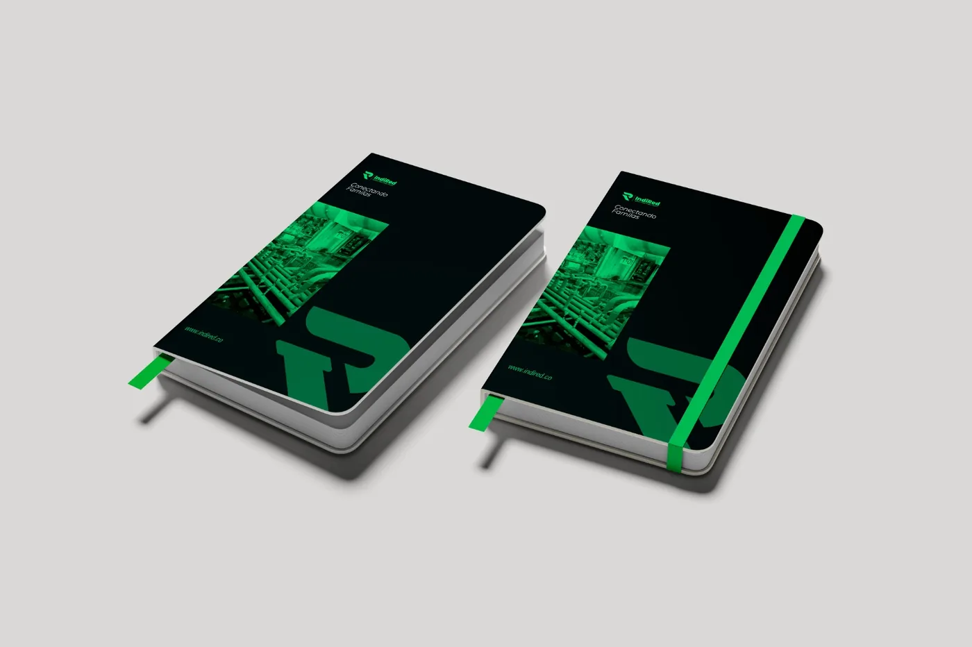 Diseño editorial y papelería de marca aplicado sobre cuadernos y piezas impresas corporativas