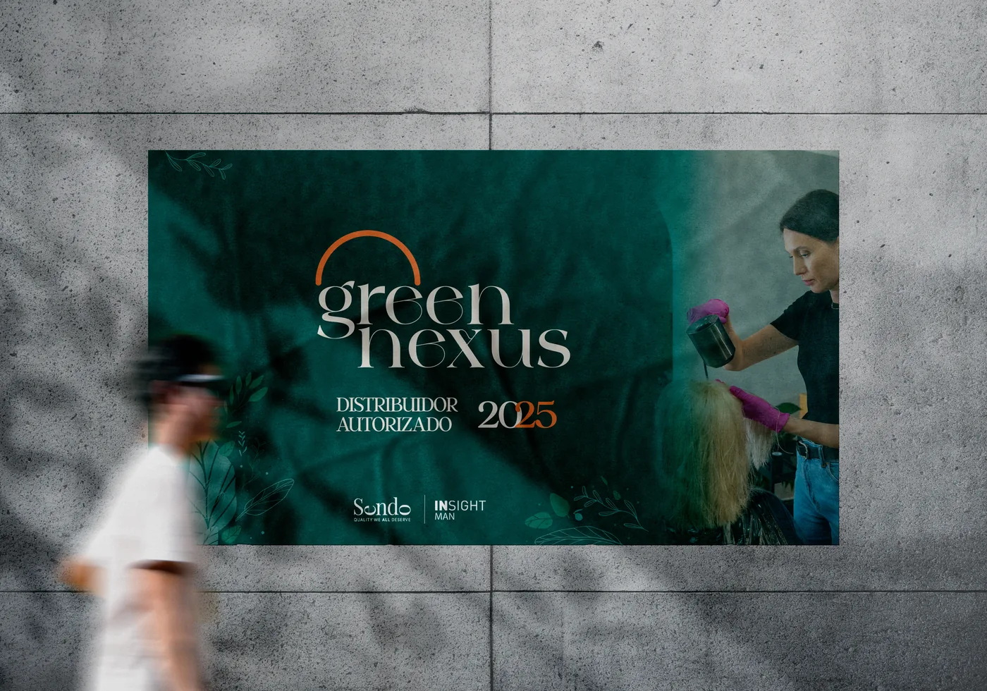 Diseño de campaña gráfica publicitaria aplicada en formato exterior con composición visual de alto impacto